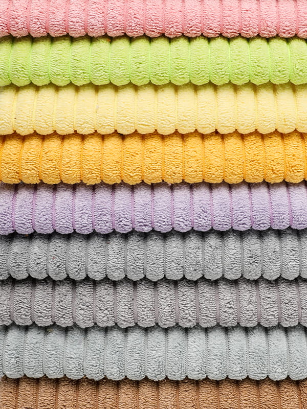 Vahvisteinen sohva samettikangas